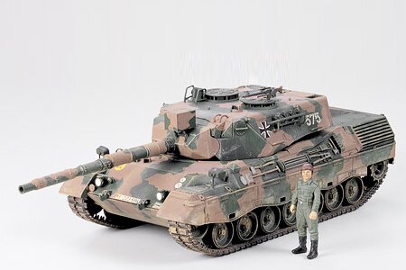 модель Танк Леопард Leopard А4 с фигурой командира